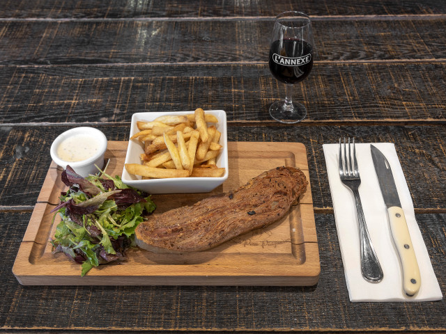 L'Authre Petite Périgourdine Notre Andouillette artisanale et nos frites maison